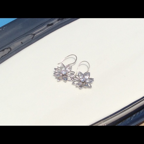 Sterling silver pierced dangle earrings. - Picture 3 of 8